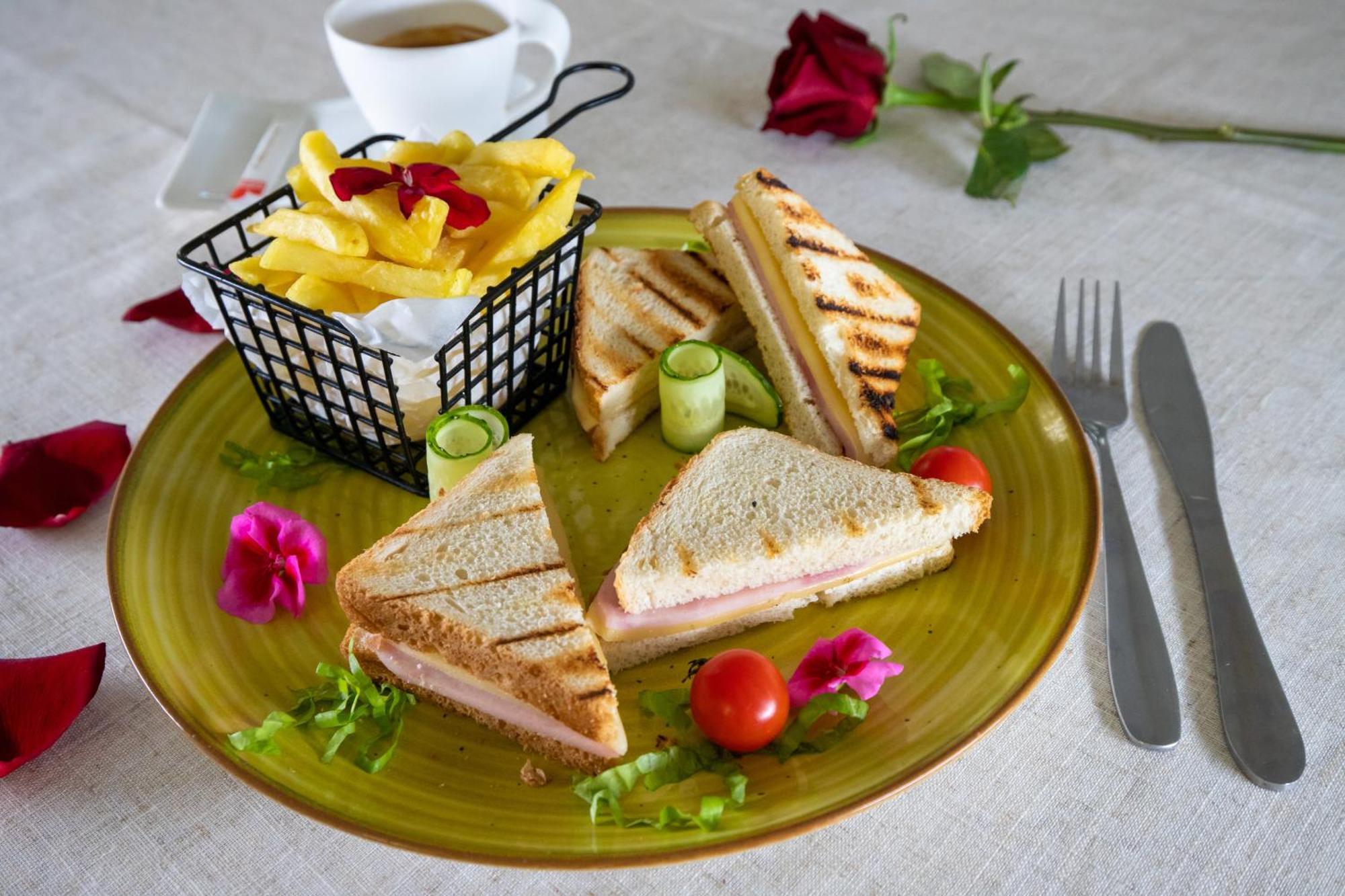 Găeşti Hotel Rodiv מראה חיצוני תמונה