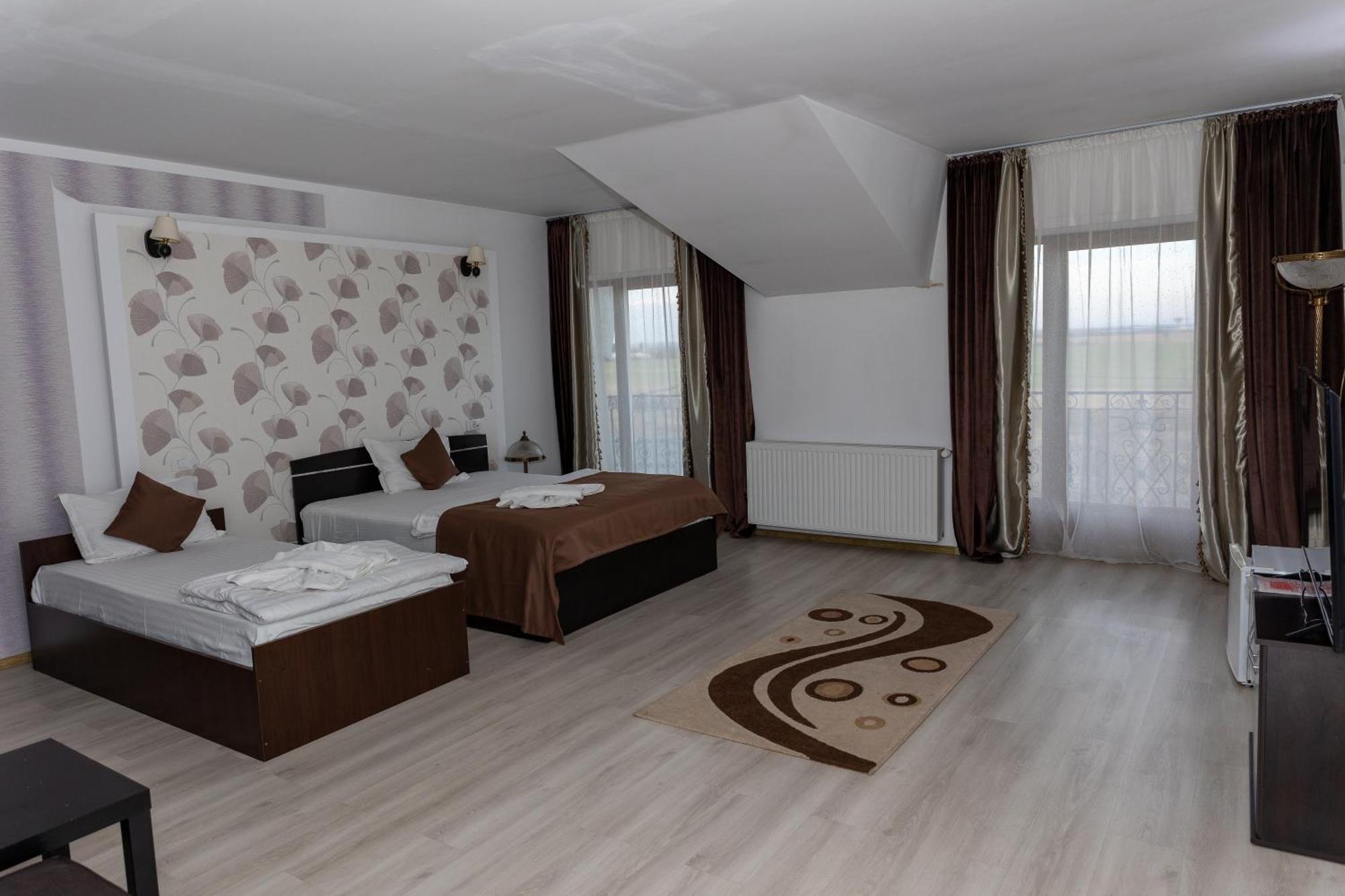 Găeşti Hotel Rodiv מראה חיצוני תמונה