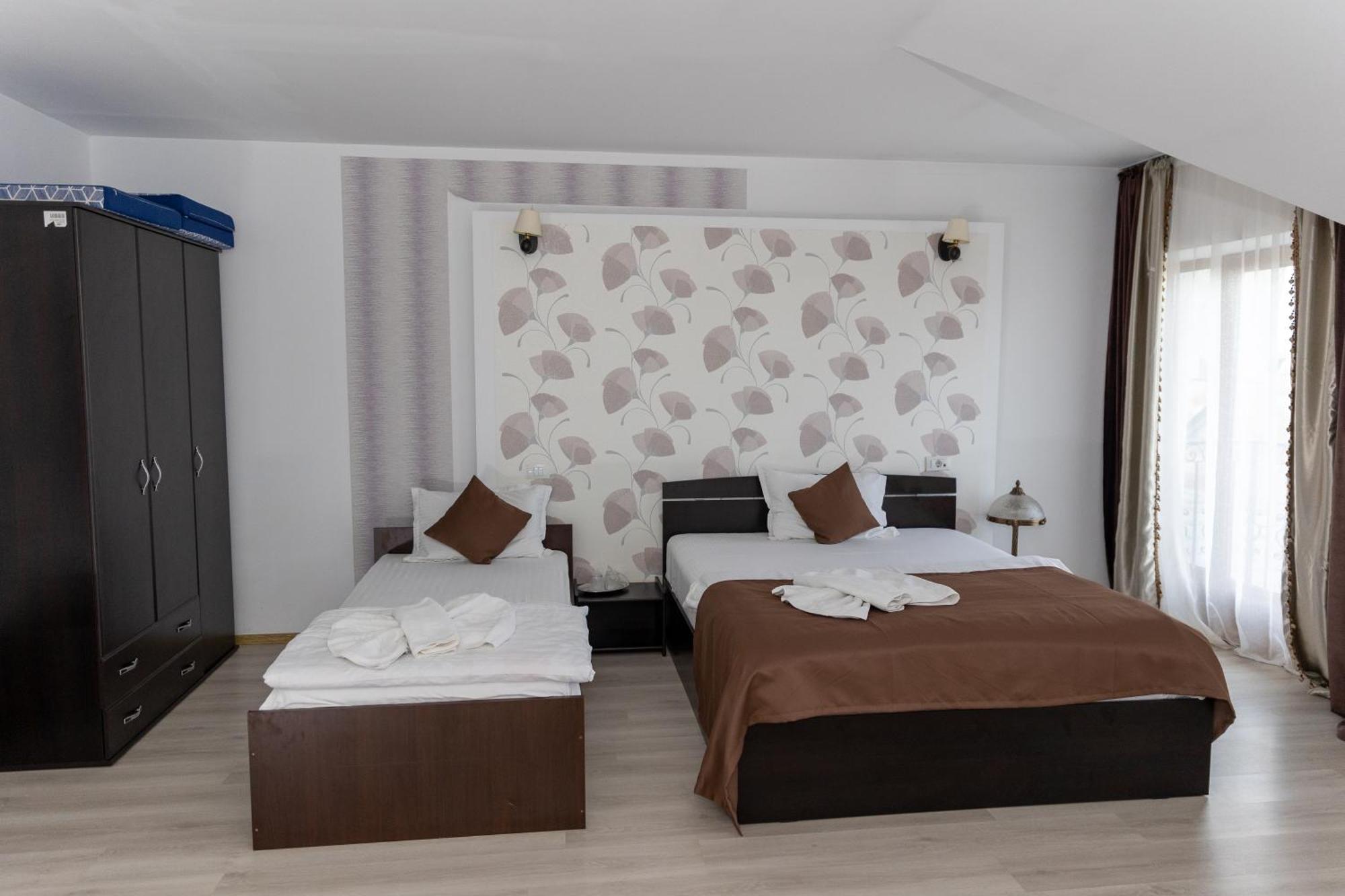 Găeşti Hotel Rodiv מראה חיצוני תמונה