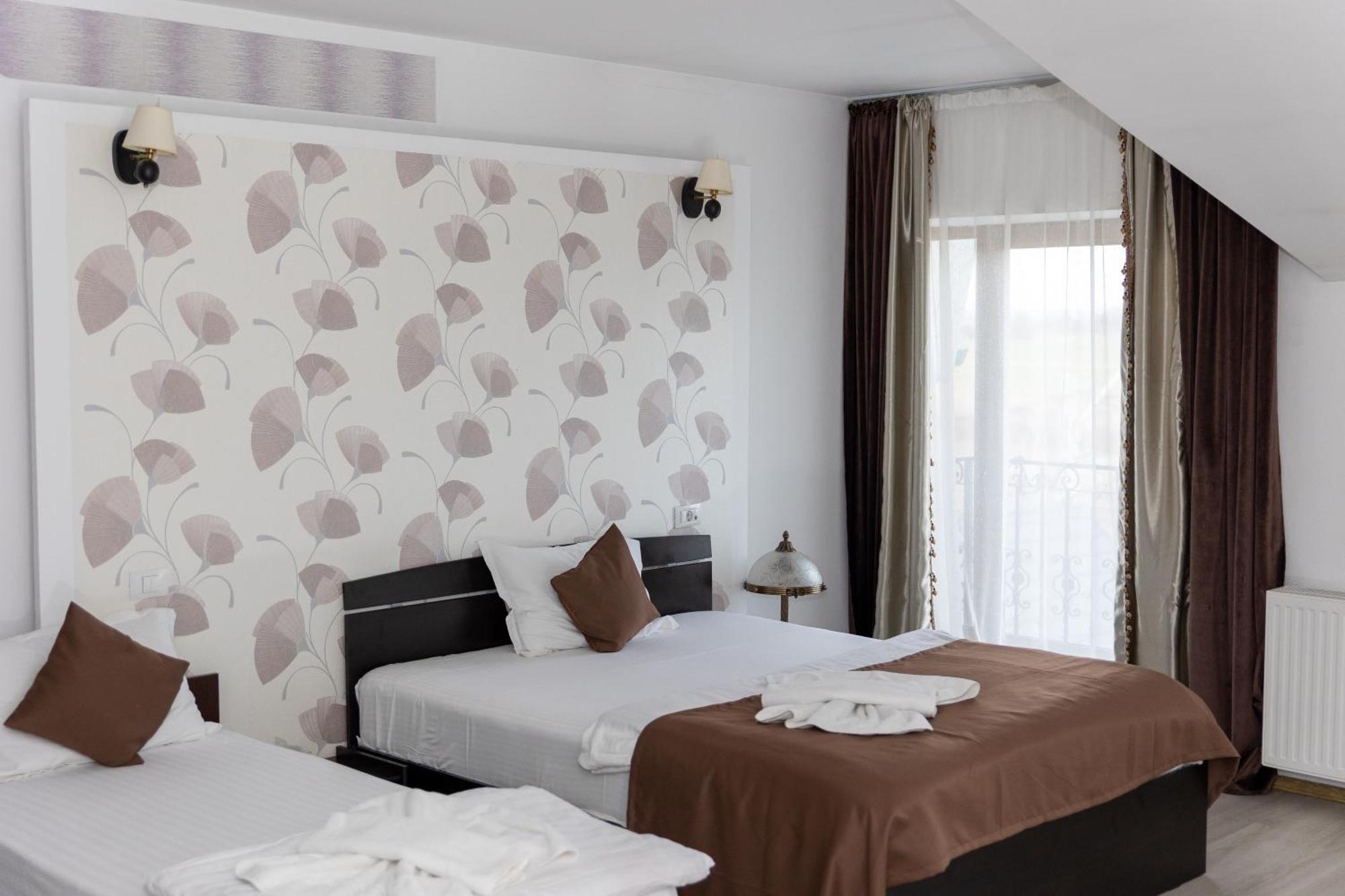 Găeşti Hotel Rodiv מראה חיצוני תמונה