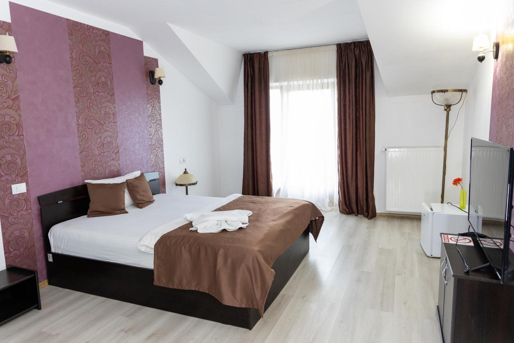 Găeşti Hotel Rodiv מראה חיצוני תמונה