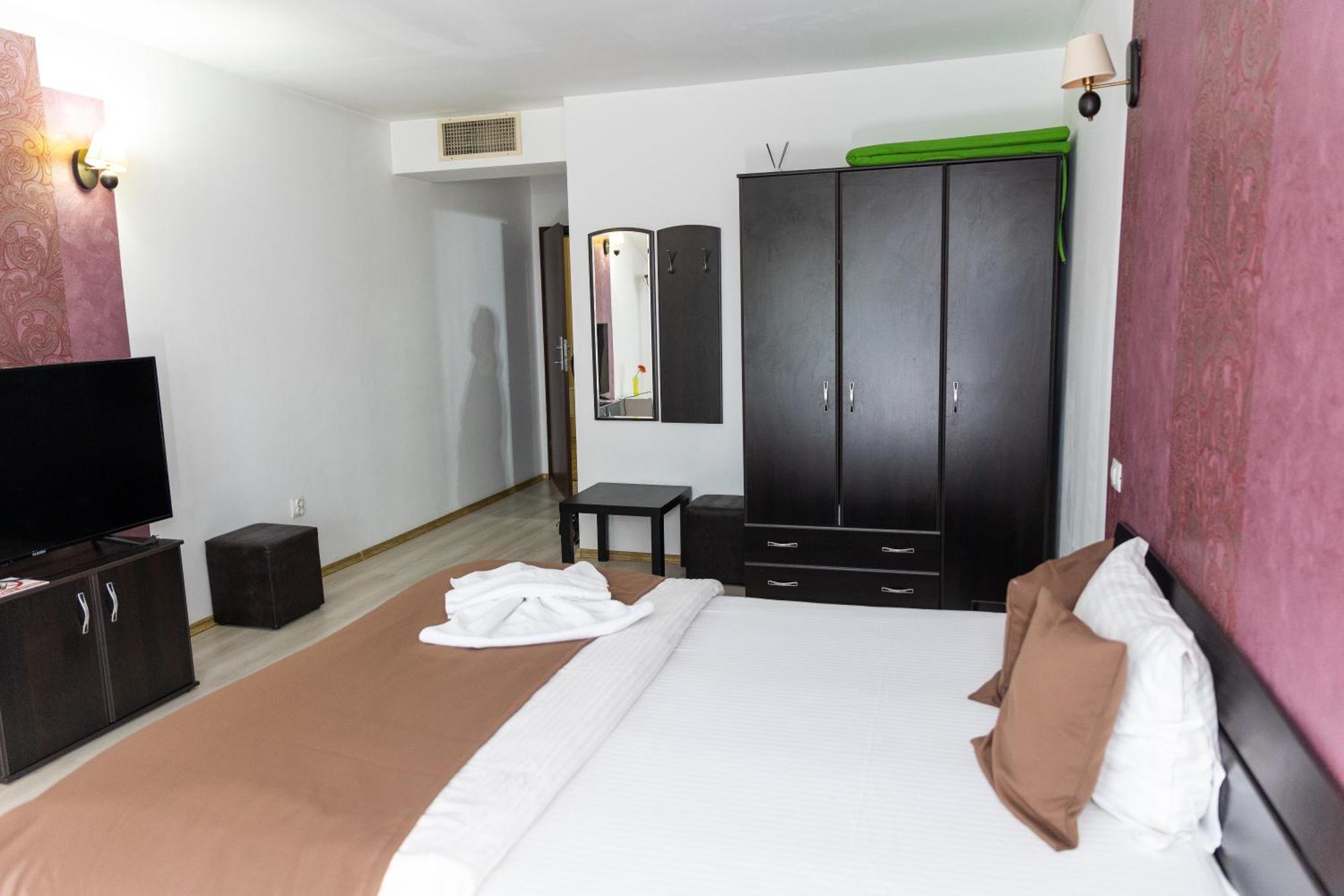 Găeşti Hotel Rodiv מראה חיצוני תמונה