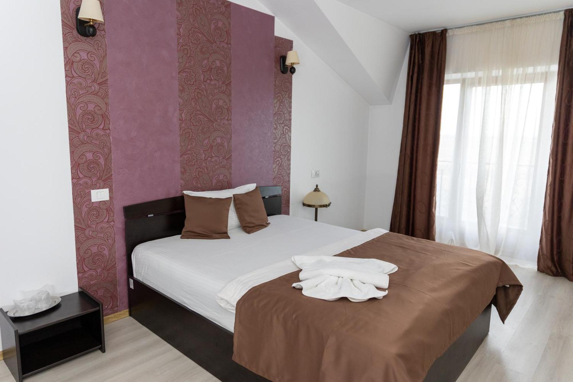 Găeşti Hotel Rodiv מראה חיצוני תמונה