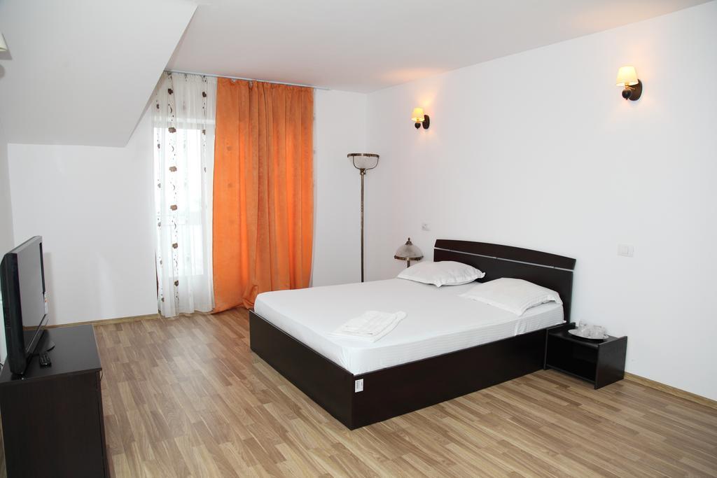 Găeşti Hotel Rodiv מראה חיצוני תמונה