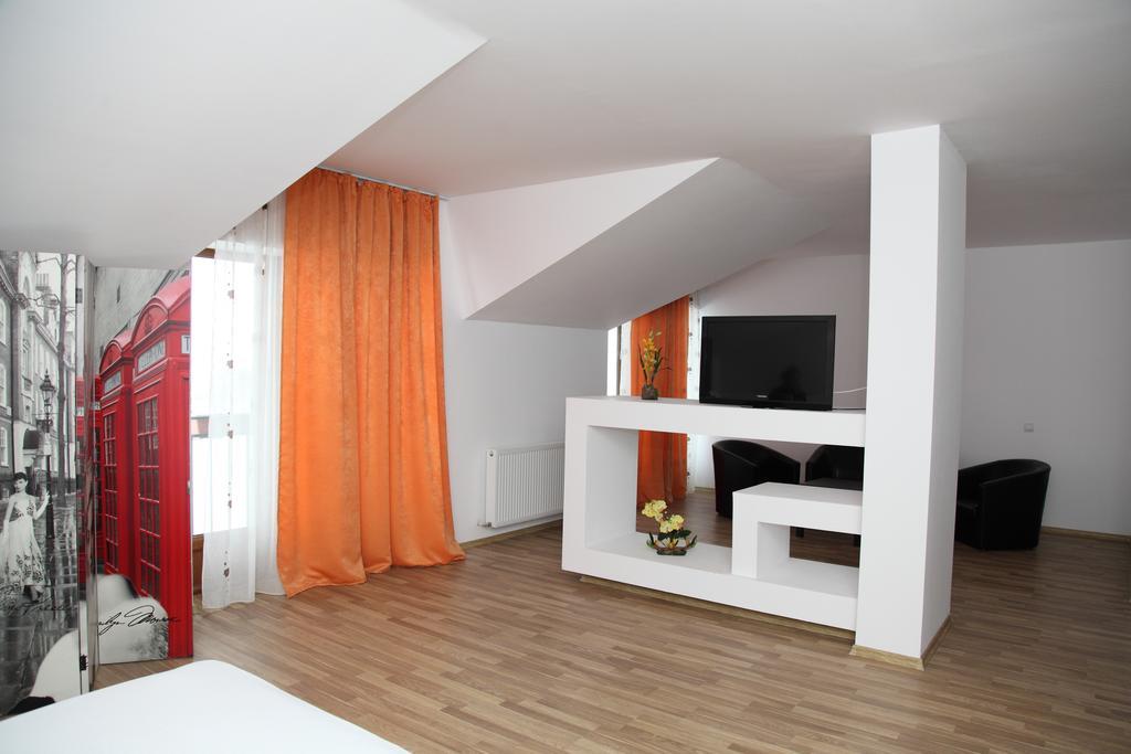 Găeşti Hotel Rodiv מראה חיצוני תמונה
