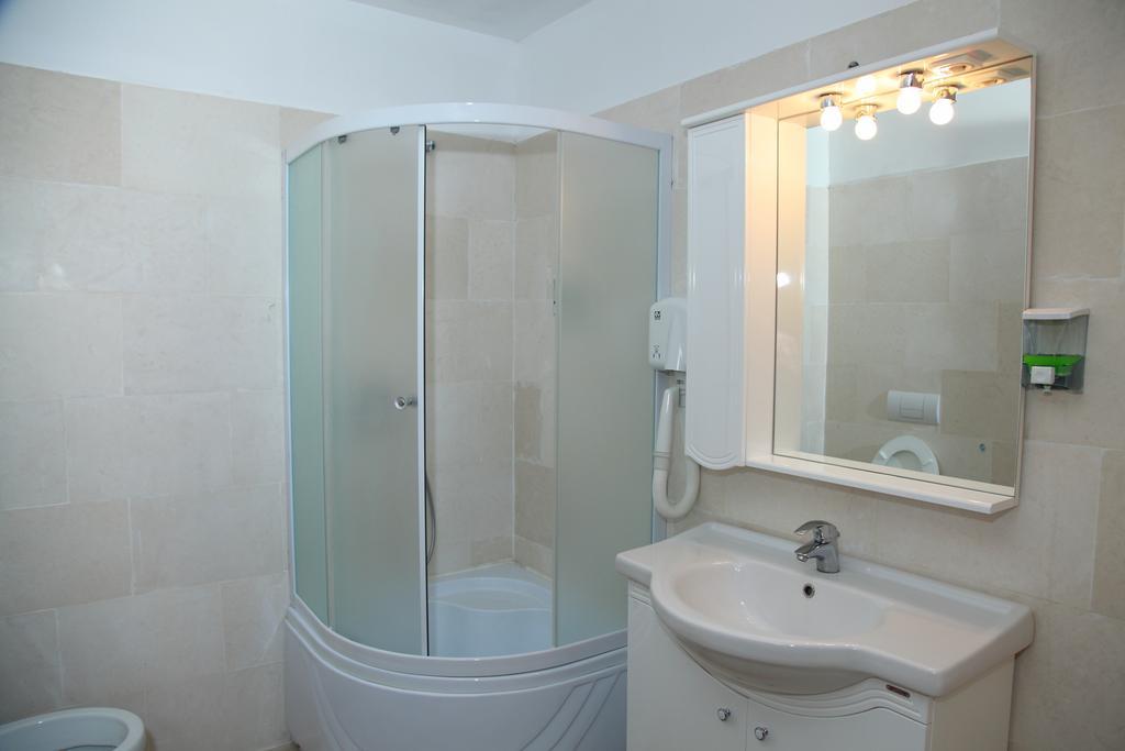 Găeşti Hotel Rodiv מראה חיצוני תמונה