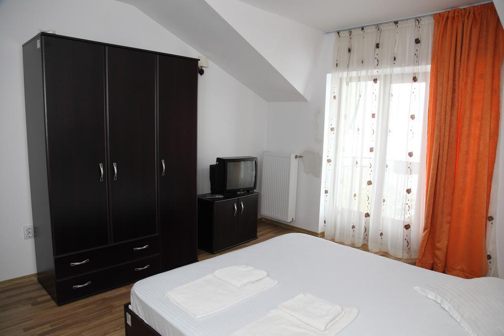 Găeşti Hotel Rodiv מראה חיצוני תמונה