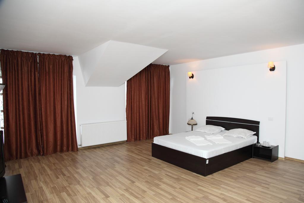 Găeşti Hotel Rodiv חדר תמונה