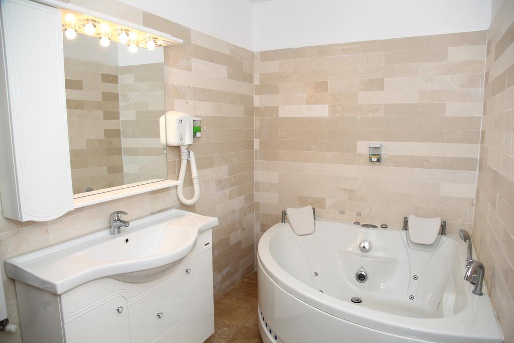 Găeşti Hotel Rodiv מראה חיצוני תמונה