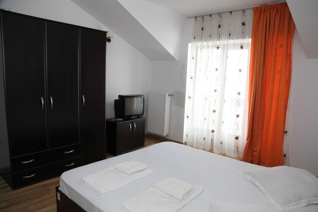 Găeşti Hotel Rodiv מראה חיצוני תמונה